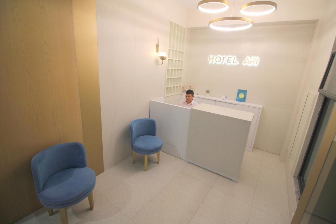 סרנדה Hotel Ari מראה חיצוני תמונה