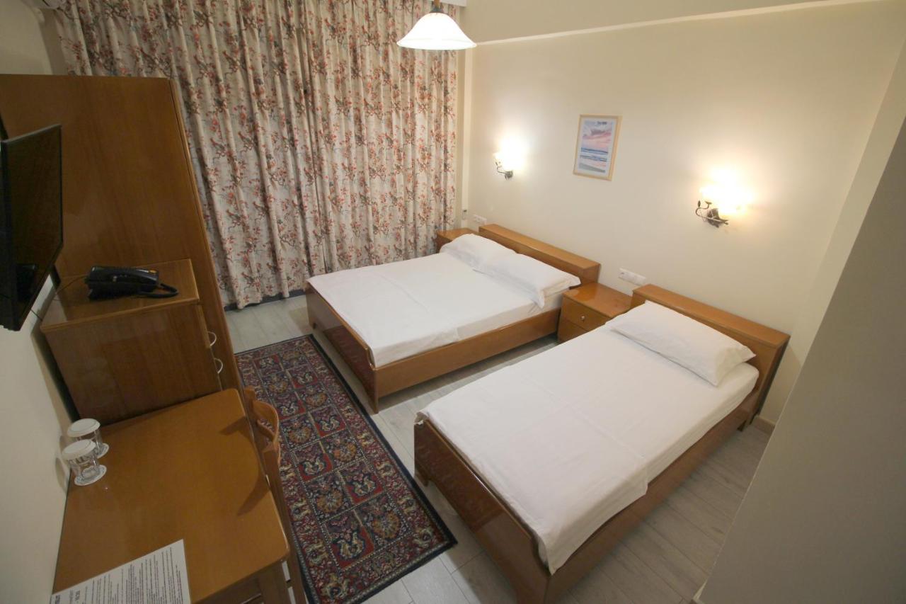 סרנדה Hotel Ari מראה חיצוני תמונה