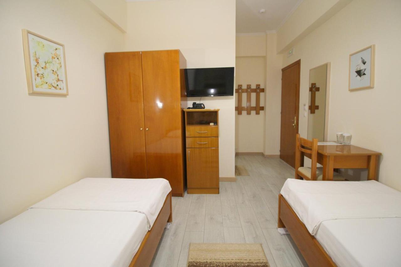 סרנדה Hotel Ari מראה חיצוני תמונה