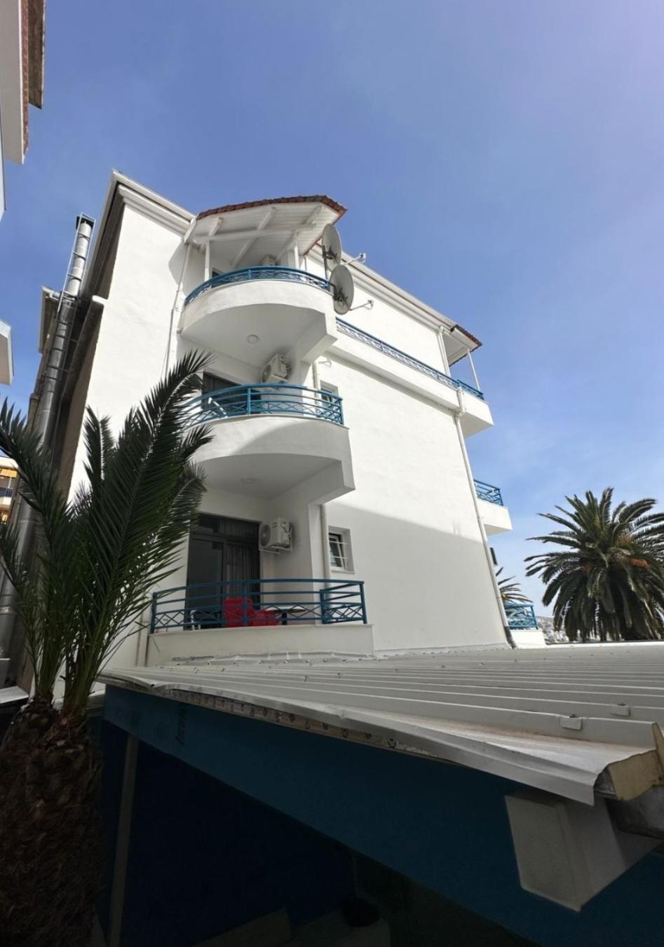 סרנדה Hotel Ari מראה חיצוני תמונה