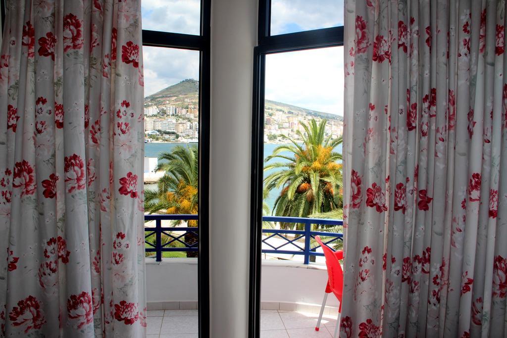 סרנדה Hotel Ari מראה חיצוני תמונה