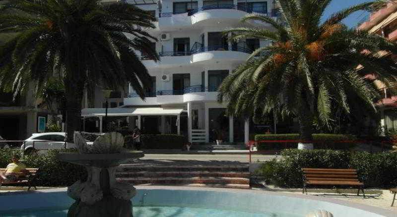 סרנדה Hotel Ari מראה חיצוני תמונה