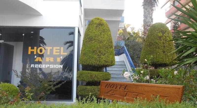 סרנדה Hotel Ari מראה חיצוני תמונה