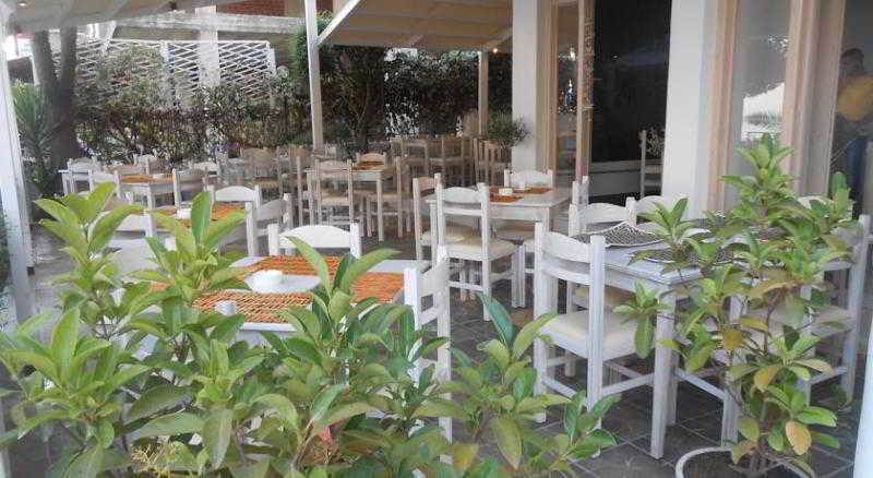 סרנדה Hotel Ari מראה חיצוני תמונה