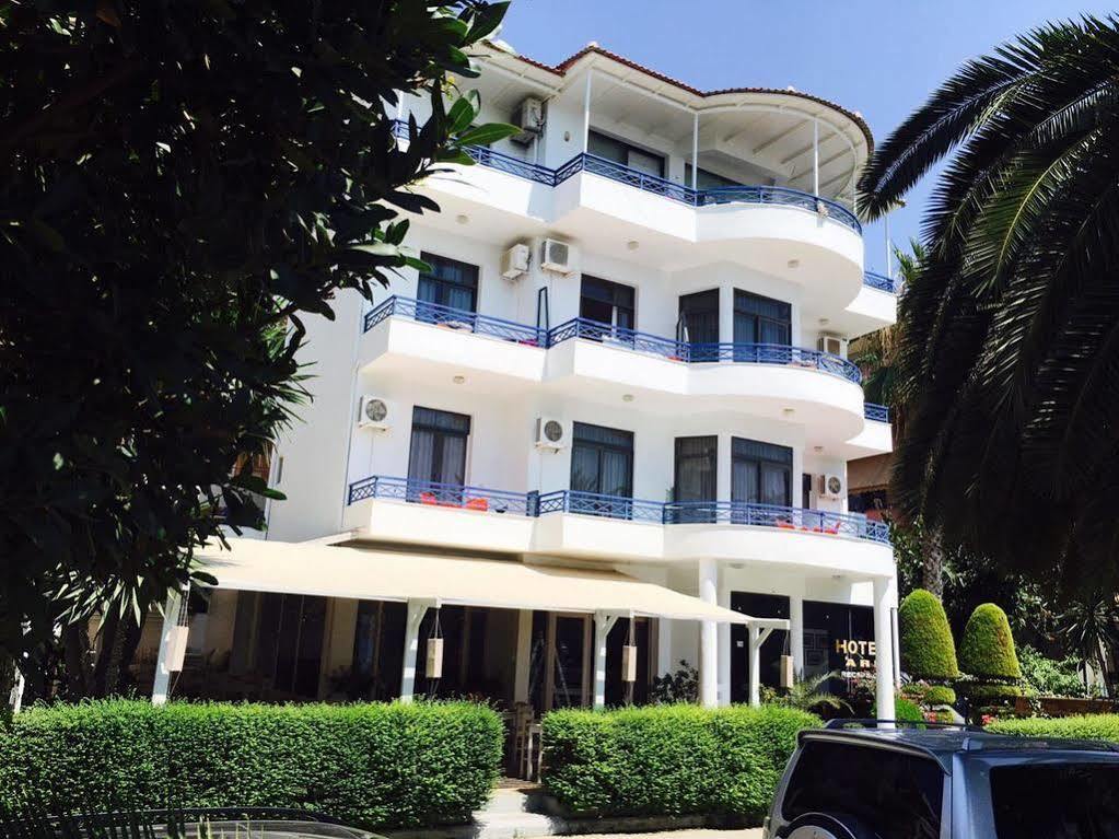 סרנדה Hotel Ari מראה חיצוני תמונה