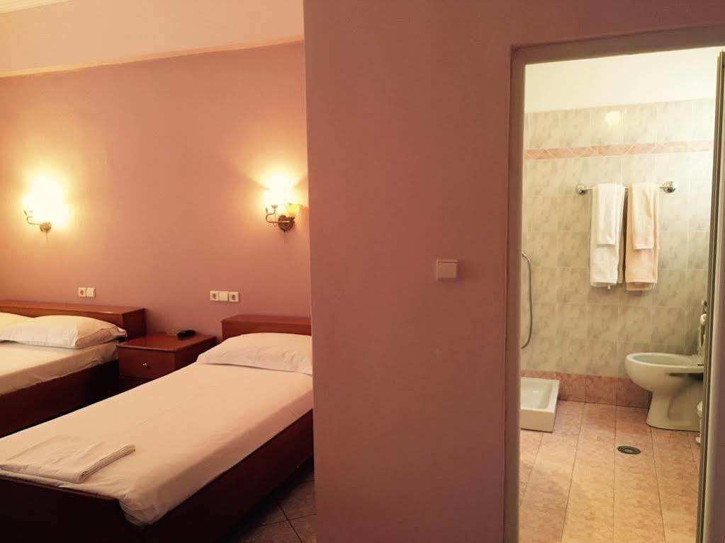 סרנדה Hotel Ari מראה חיצוני תמונה