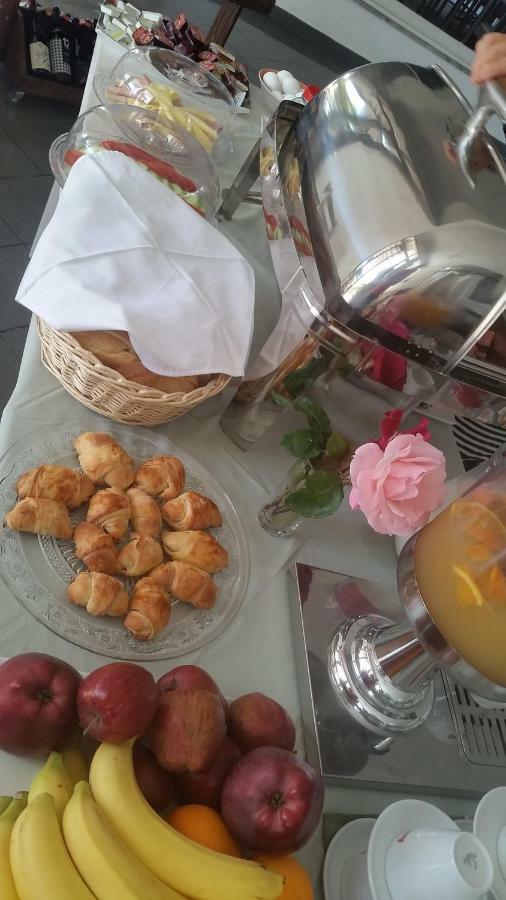 סרנדה Hotel Ari מראה חיצוני תמונה