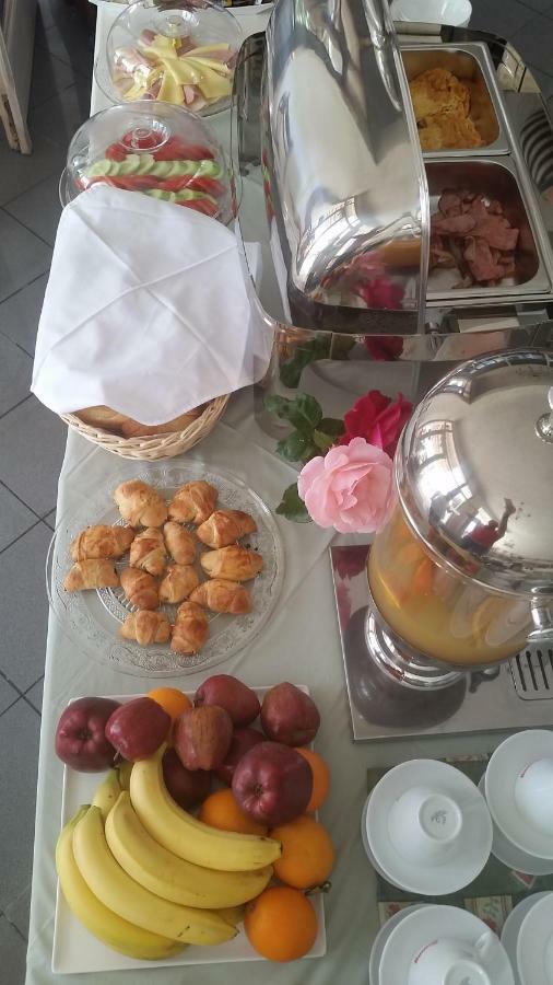 סרנדה Hotel Ari מראה חיצוני תמונה